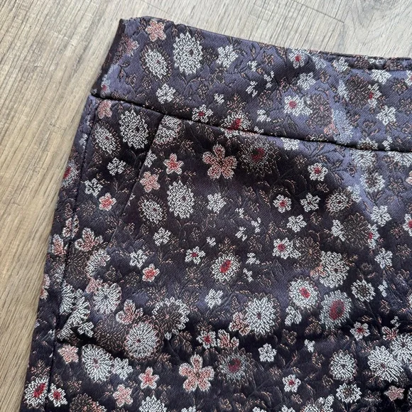 Loft Floral Print Shorts - Size 2 - Picture 6 of 14